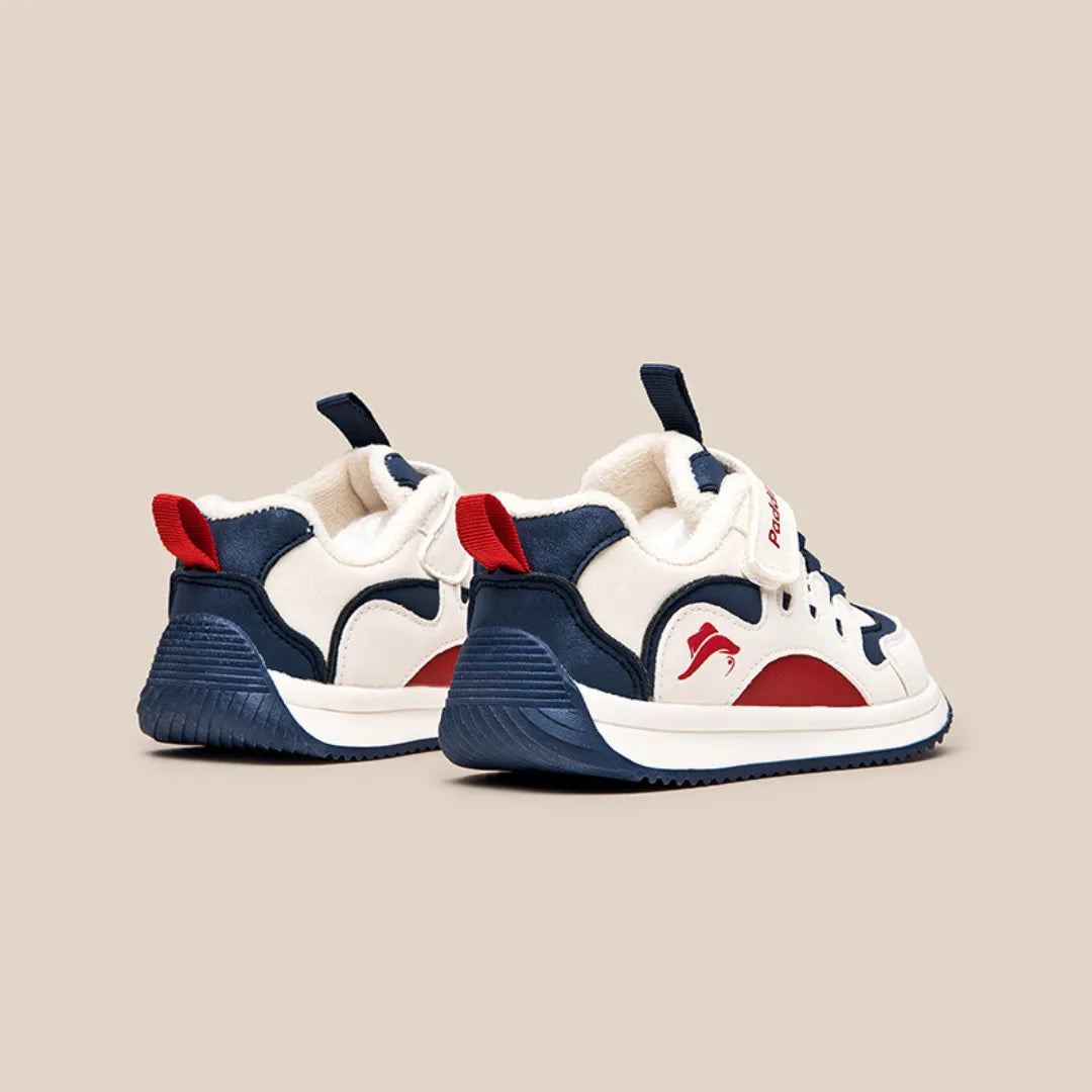 Rückansicht blau-rote Kinder Sneaker