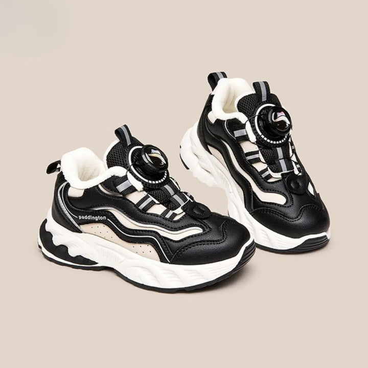 Schwarze Ted Sneaker – Kinder Sneaker von der Seite